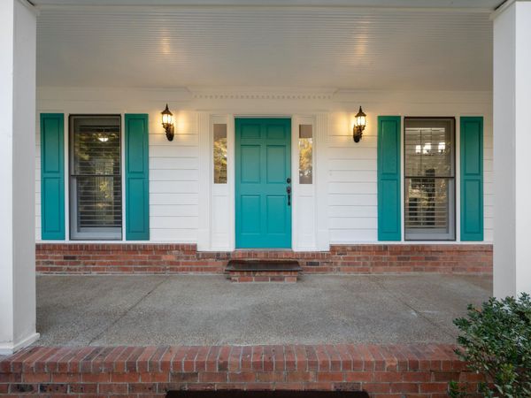 8675 CEDAR FARMS DR, Cordova, TN 38016