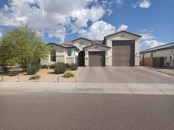 7616 W JONES Avenue W, Phoenix, AZ 85043