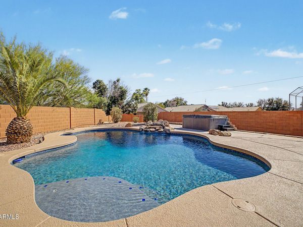 6302 N 69TH Drive, Glendale, AZ 85303