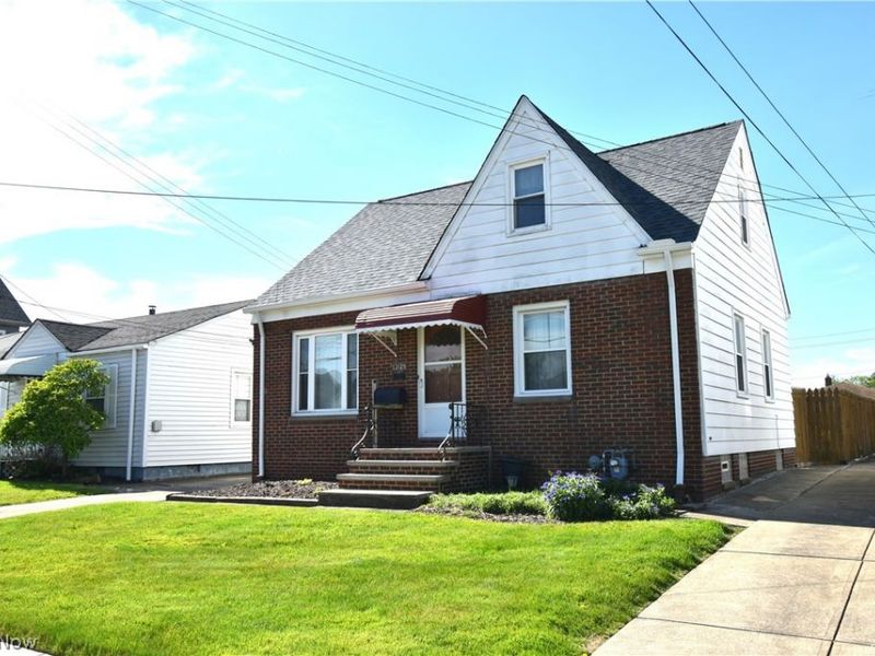 13129 Astor Avenue, Cleveland, OH 44135 Photo 2