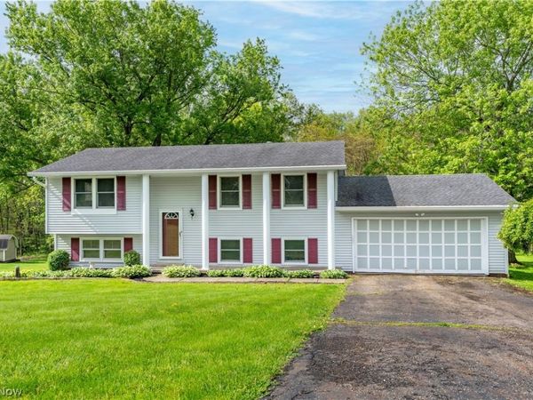 1478 Plateau Street NE, Uniontown, OH 44685