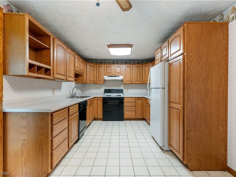 1478 Plateau Street NE, Uniontown, OH 44685 Photo 12