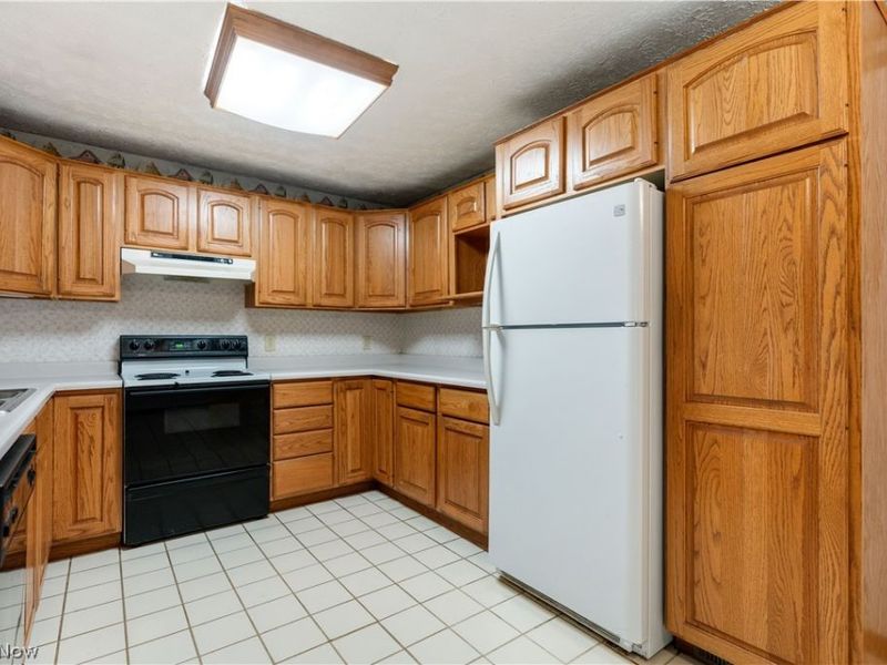 1478 Plateau Street NE, Uniontown, OH 44685 Photo 14