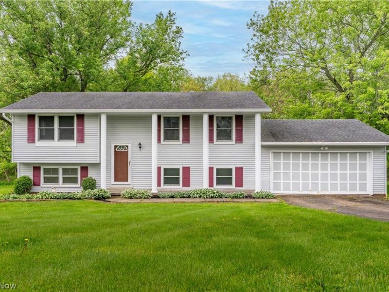1478 Plateau Street NE, Uniontown, OH 44685 Photo 2