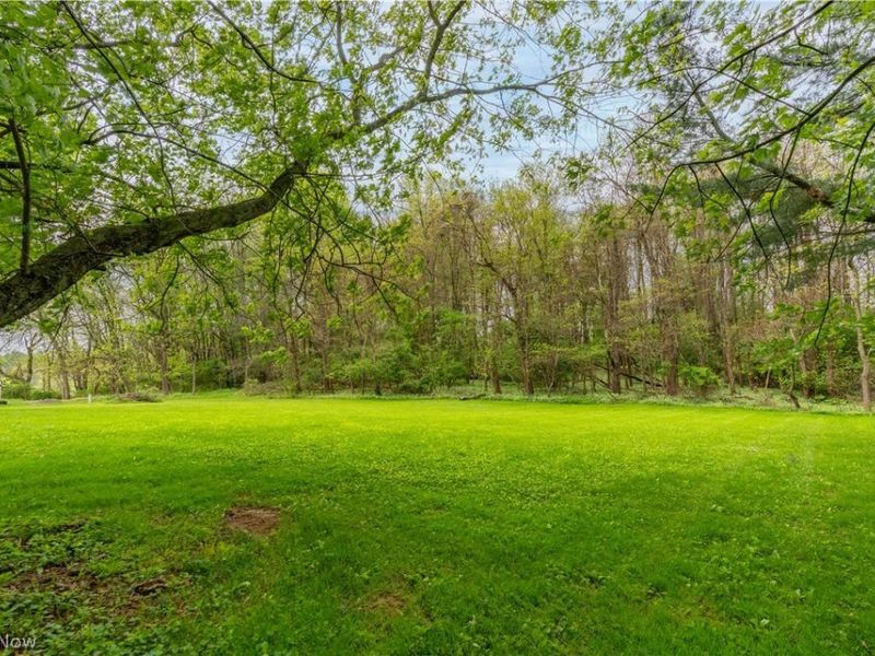 1478 Plateau Street NE, Uniontown, OH 44685 Photo 3