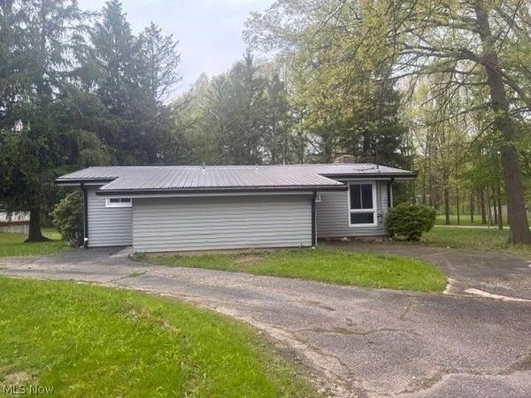 4845 W Lagoon Road, West Farmington, OH 44491