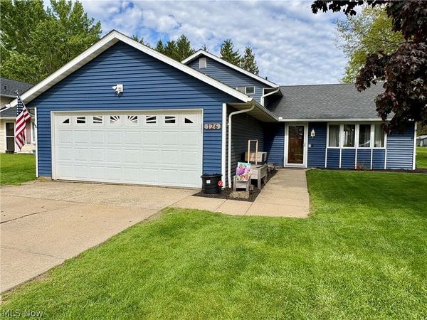 126 Valley Forge Circle , Elyria, OH 44035