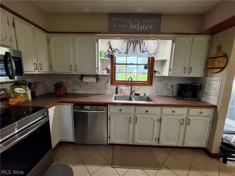 126 Valley Forge Circle, Elyria, OH 44035 Photo 5