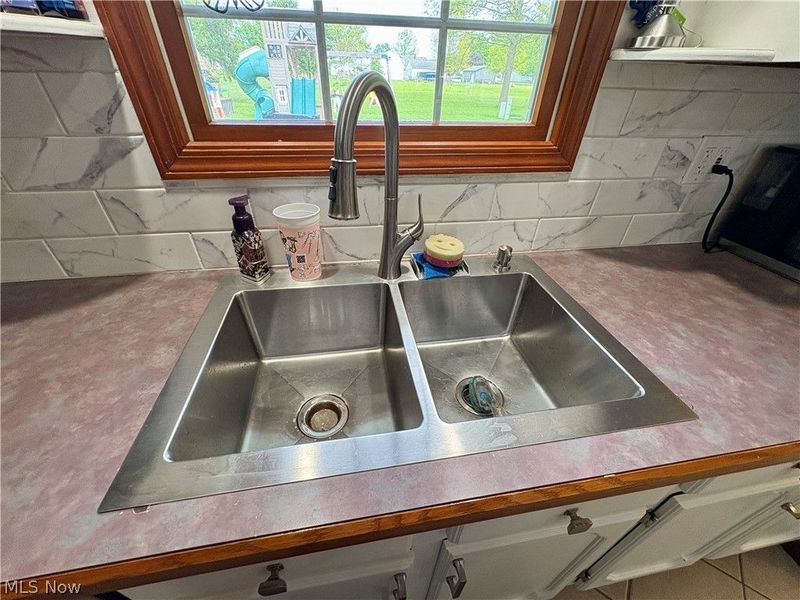 126 Valley Forge Circle, Elyria, OH 44035 Photo 6