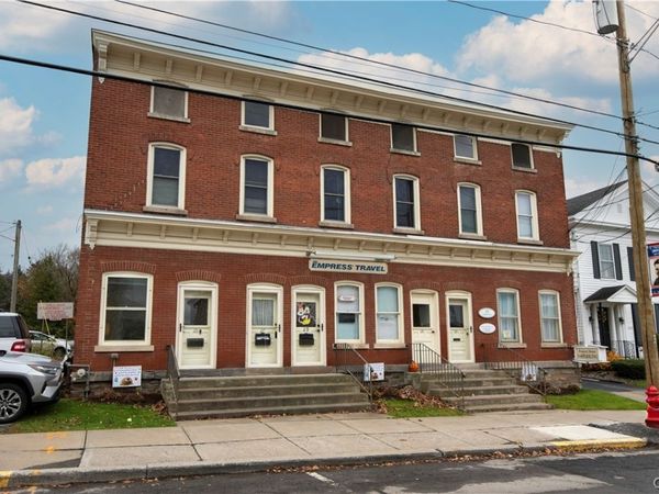25 College Street , Clinton, NY 13323