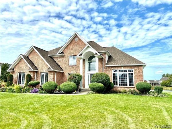 5458 Center Pine Lane, Williamsville, NY 14221