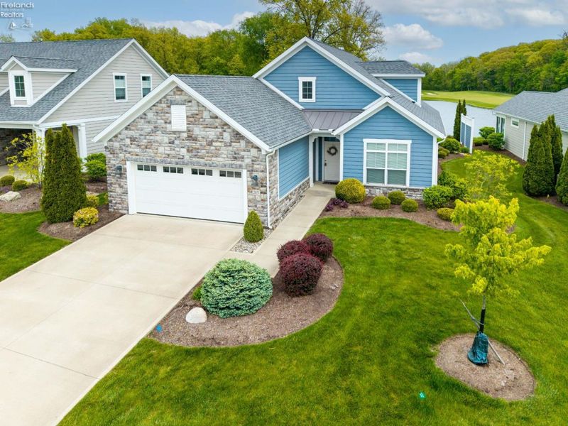 2621 Chateau Drive, Port Clinton, OH 43452 Photo 1