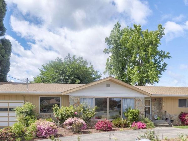 1195 E Park Street, Grants Pass, OR 97527