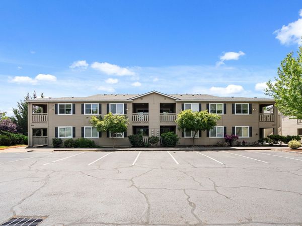 1990 Skypark Drive, Medford, OR 97504