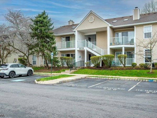 69 Amberly Ct, Franklin, NJ 08823