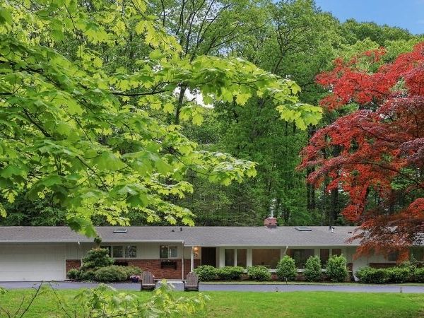 75 Seney Dr, Bernardsville, NJ 07924