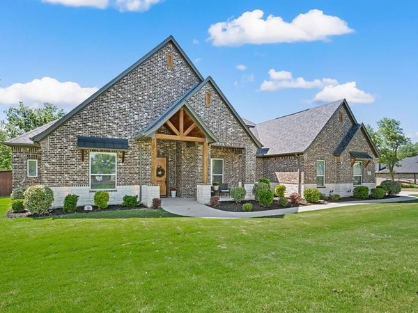 200 Clayton Crossing, Springtown, TX 76082