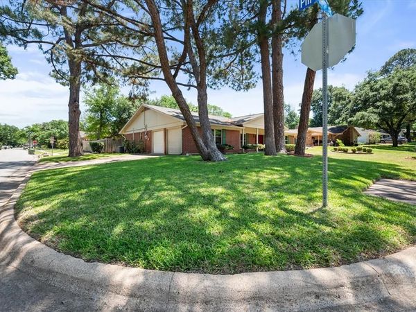 815 Vail Drive, Arlington, TX 76012