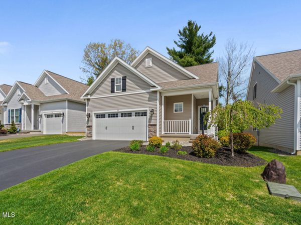 15 Bradley Circle, Halfmoon, NY 12065