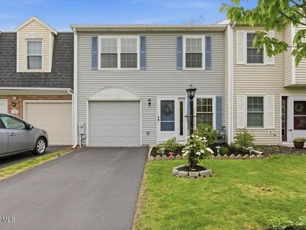 126 Bridgewood Lane, Watervliet, NY 12189