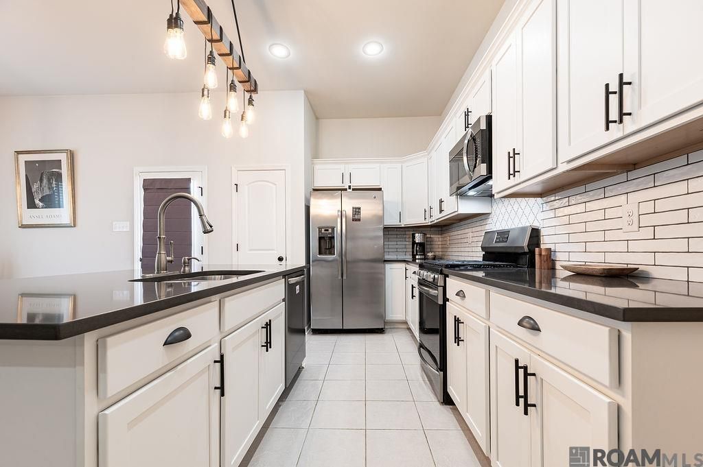 38305 Cotton Creek Ave, Prairieville, LA 70769 Main Photo
