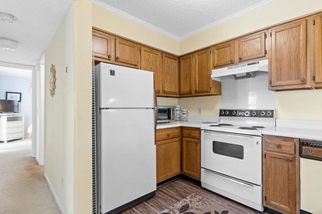 211 N Hillside Dr. N  Photo 5