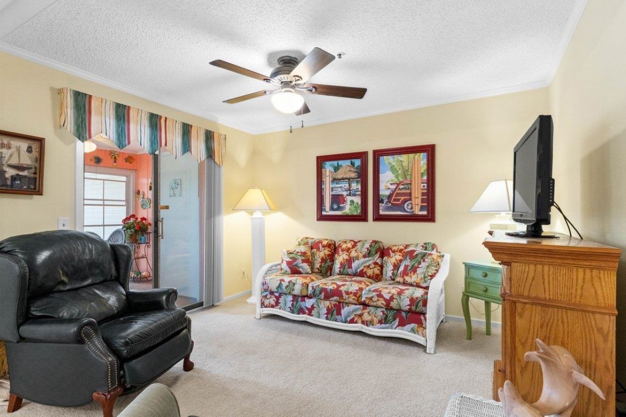 211 N Hillside Dr. N  Photo 8