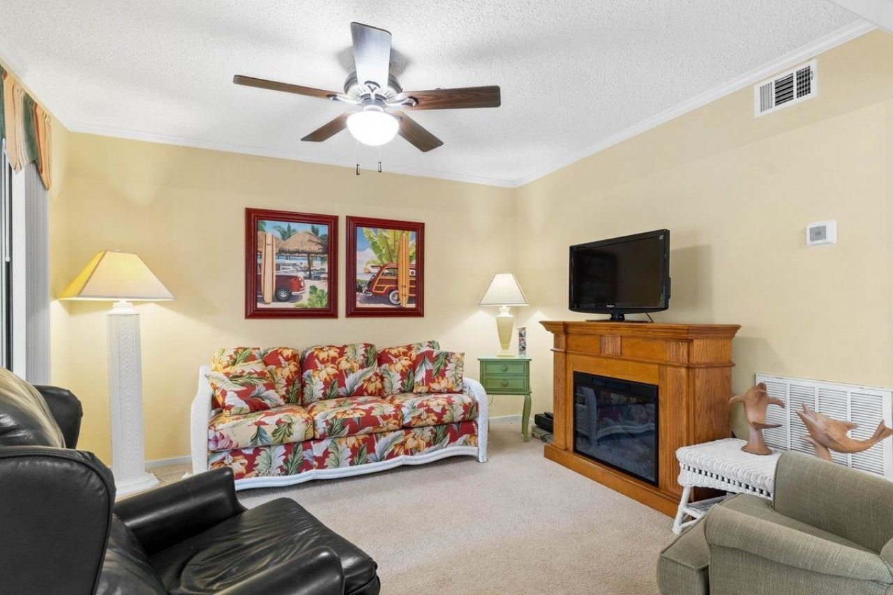 211 N Hillside Dr. N  Photo 9