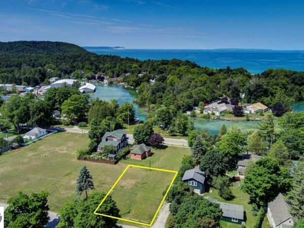 5 Grand Avenue S, Leland, MI 49654