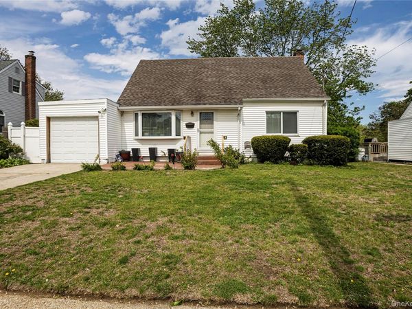 2687 Fox Road , Baldwin, NY 11510