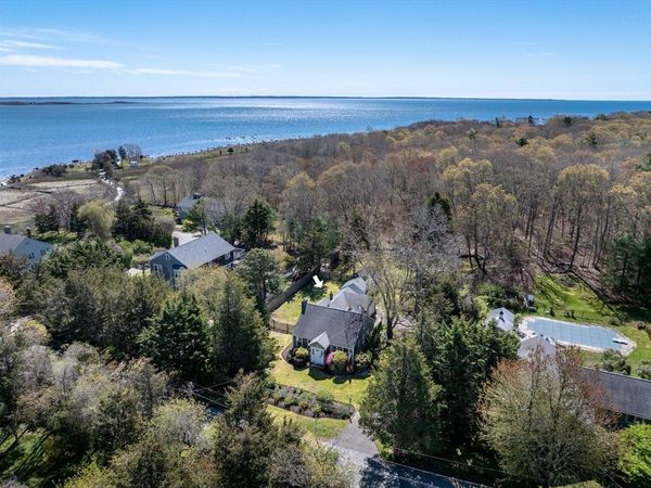 12 Noyes Ave, Mattapoisett, MA 02739