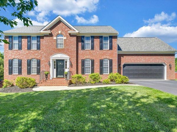 6204 Sandhurst DR , Roanoke, VA 24018