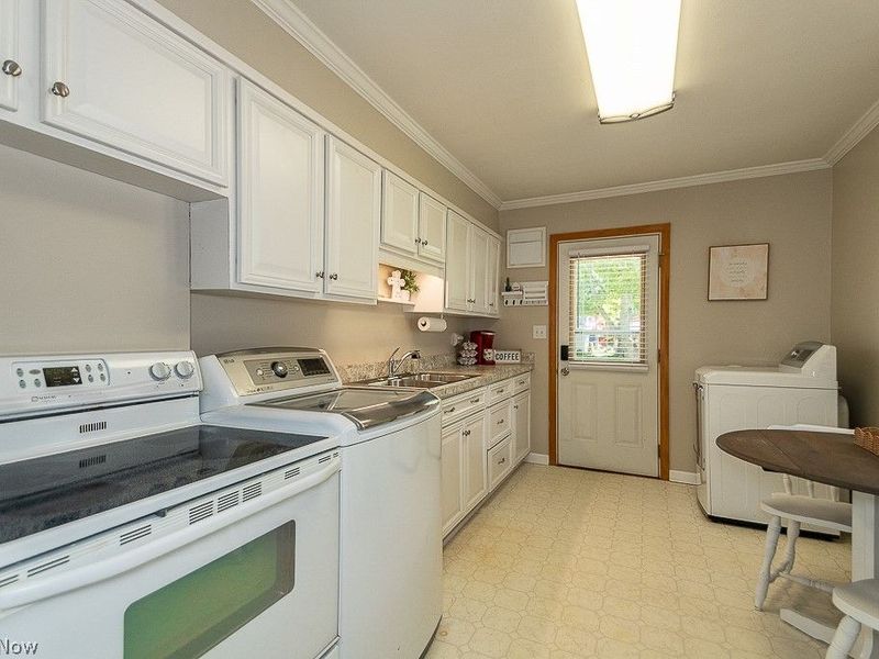 9017 Woodridge Lane, Mentor, OH 44060 Photo 12