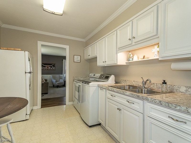 9017 Woodridge Lane, Mentor, OH 44060 Photo 13