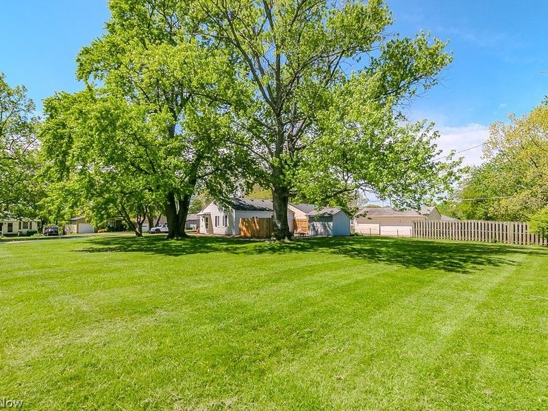 9017 Woodridge Lane, Mentor, OH 44060 Photo 2