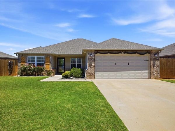 1725 W Antler Way, Mustang, OK 73064