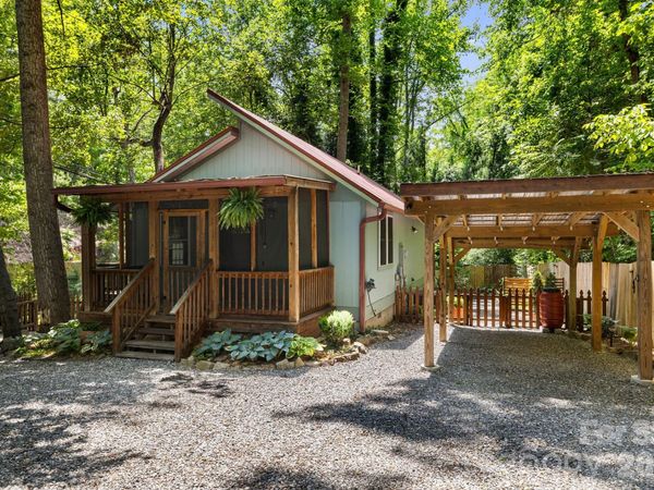 477 Governors View Road , Asheville, NC 28805