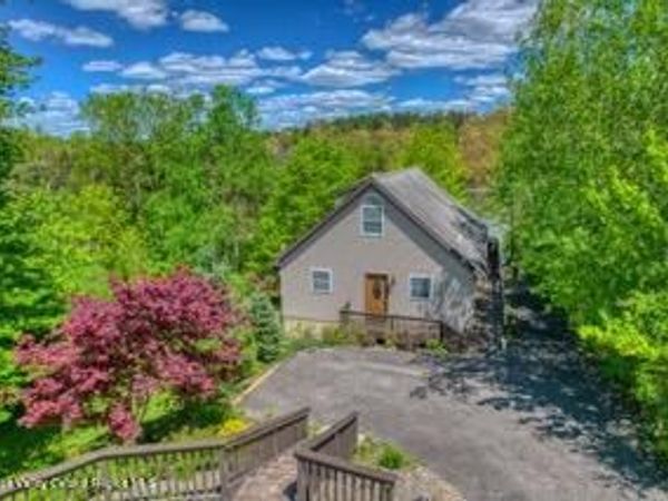8 Rip Van Winkle Drive, Athens, NY 12015