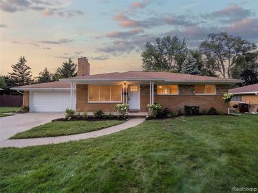 8211 Saint John Street, Shelby Twp, MI 48317