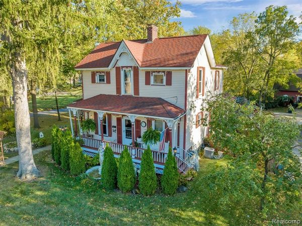 327 Reid Road, Grand Blanc, MI 48439