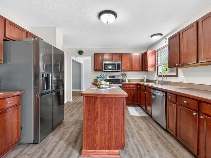 1825 Creekview Drive , Marysville, OH 43040 Photo 21