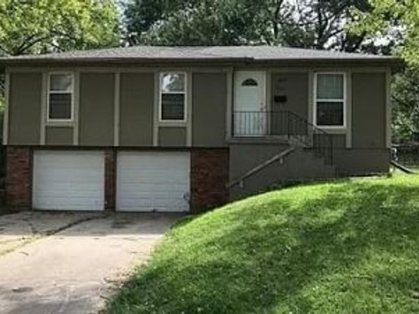 10401 SYCAMORE Avenue, Kansas City, MO 64134