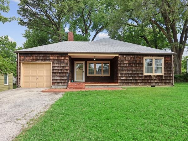 5012 Sycamore Drive, Roeland Park, KS 66205