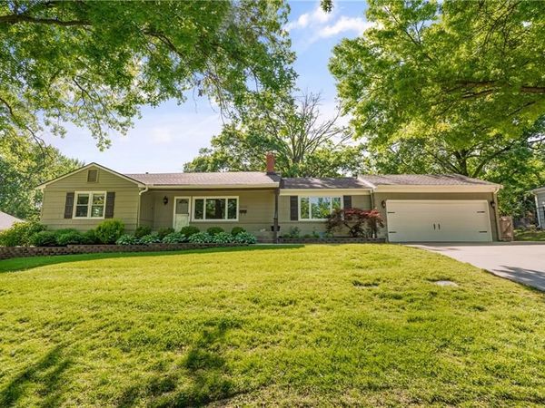10000 Holly Street, Kansas City, MO 64114