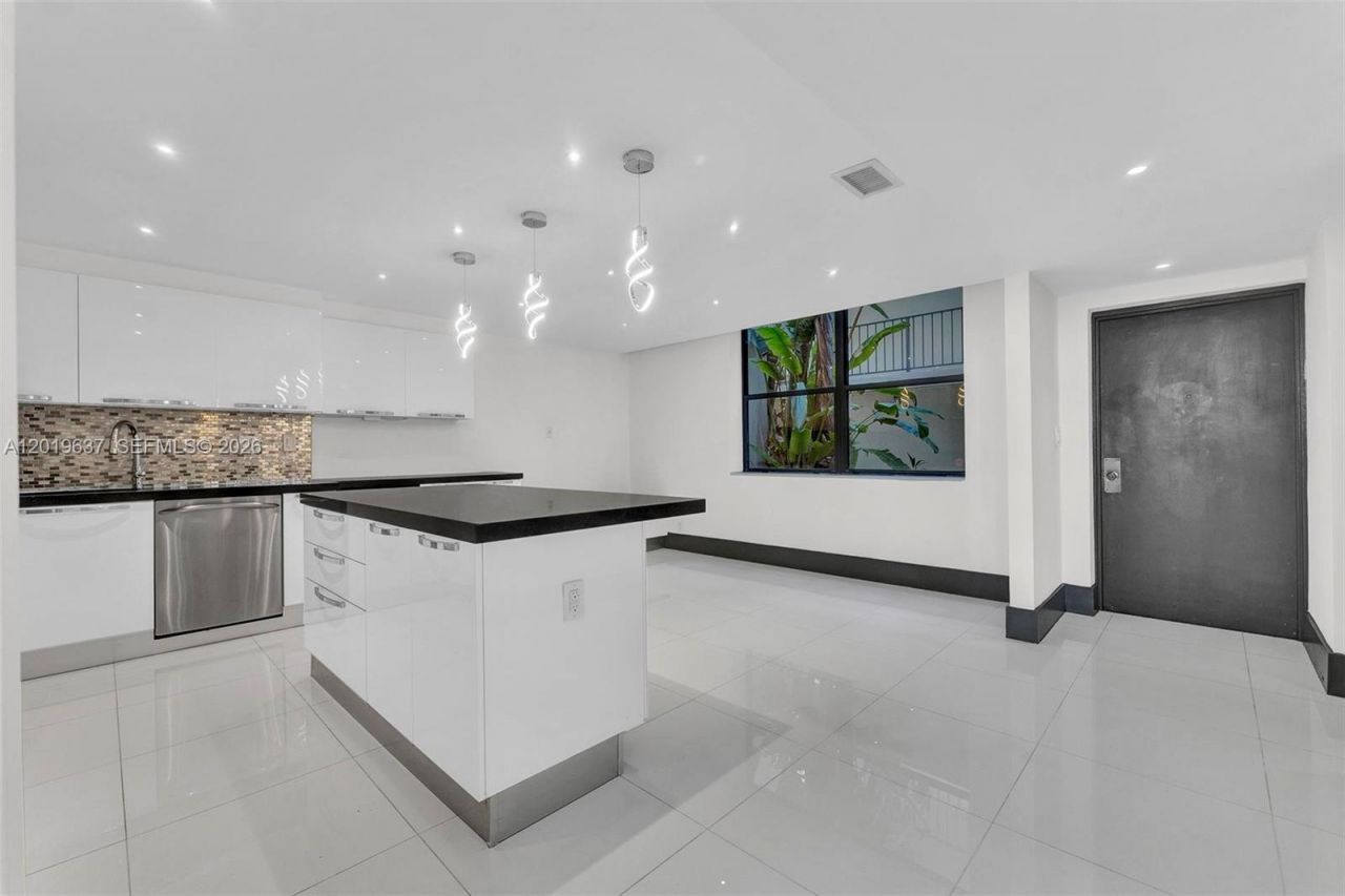 20441 NE 30th Ave, Unit 106-9, Aventura, FL 33180 Photo