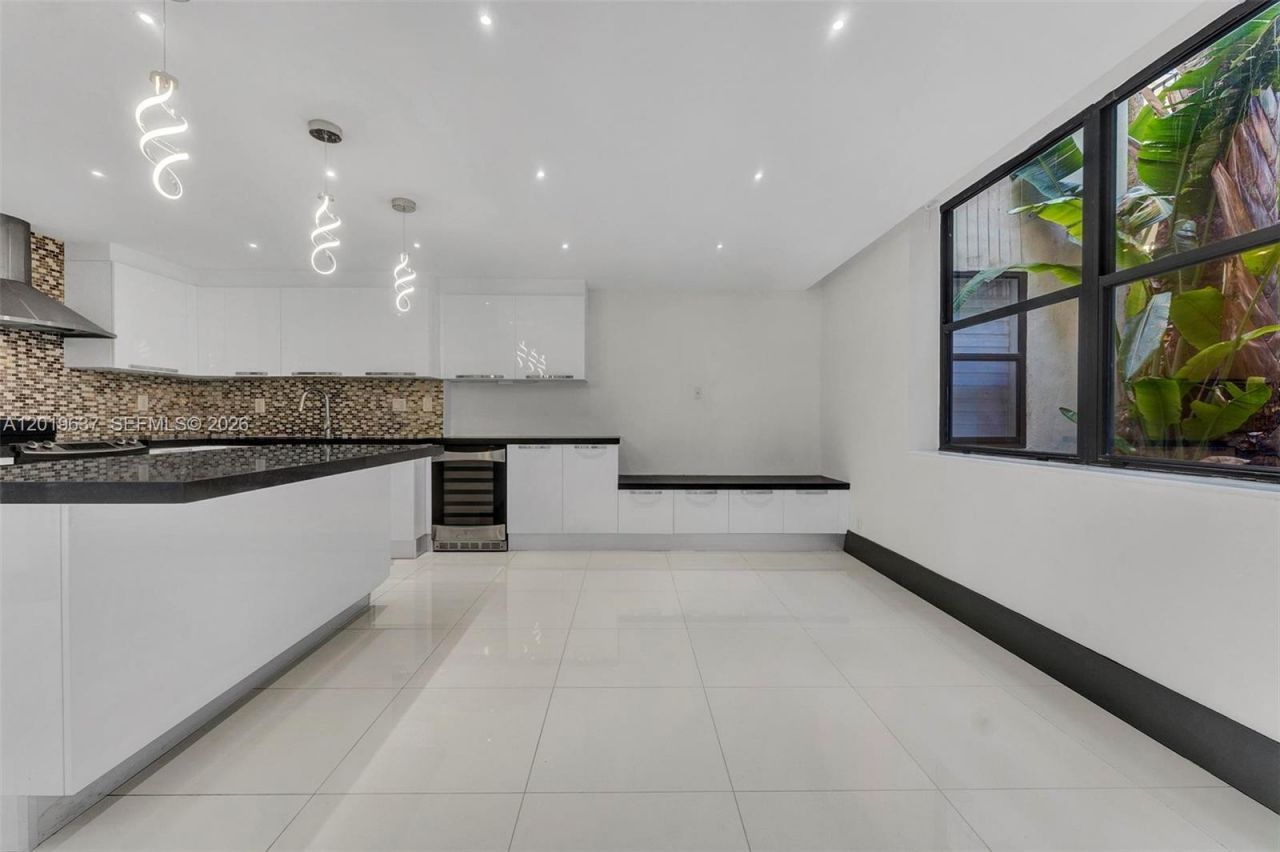 20441 NE 30th Ave, Unit 106-9, Aventura, FL 33180 Photo