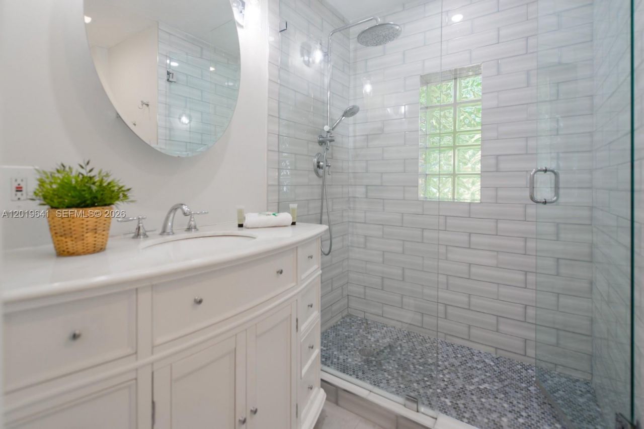 225 NW 14th Ave, Unit 225, Miami, FL 33125 Photo