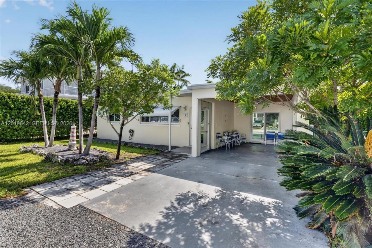 8 Ocean View Blvd, Key Largo, FL 33037 Photo
