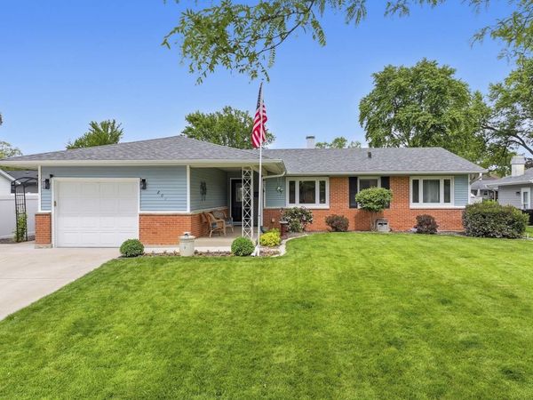 801 Delphia Avenue , Elk Grove Village, IL 60007