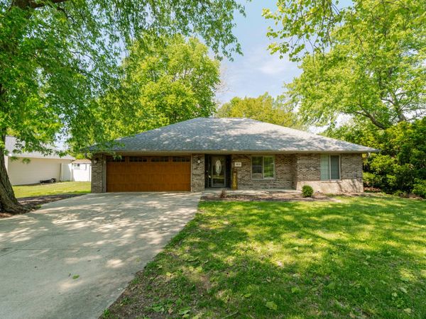 3018 Springfield Road , East Peoria, IL 61611